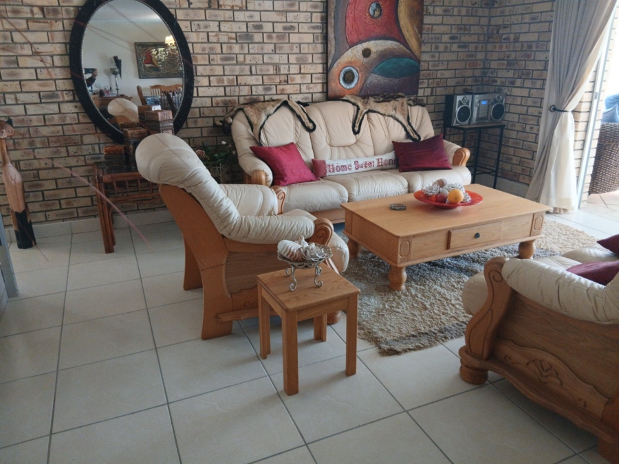 5 Bedroom Property for Sale in Wavecrest Eastern Cape